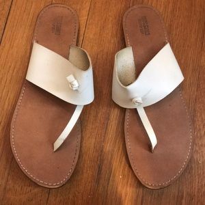 Mossimo Supply White Sandals / Flip Flops